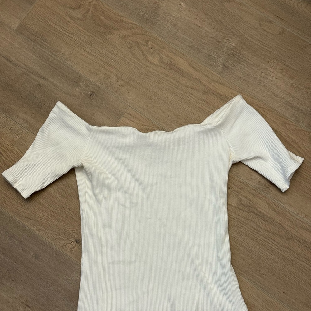H&M Off-Shoulder White Short Sleeve Top